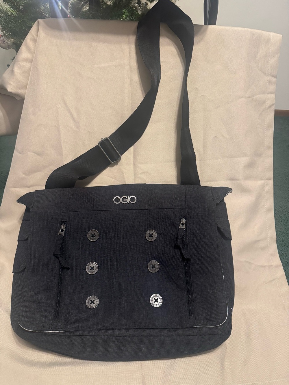 OGIO Midtown messenger bag
